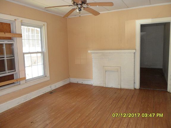 3rd image of 3206 NE Dempster St
