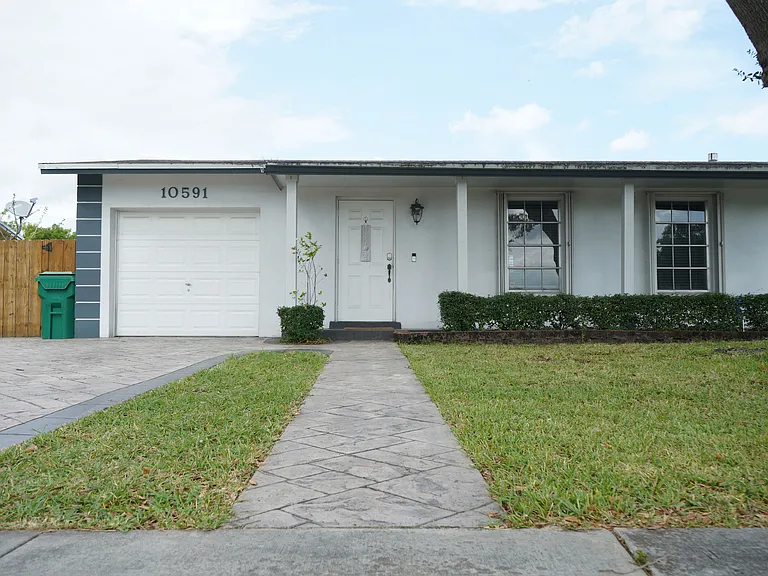 10591 SW 122nd Ct — Photo 3