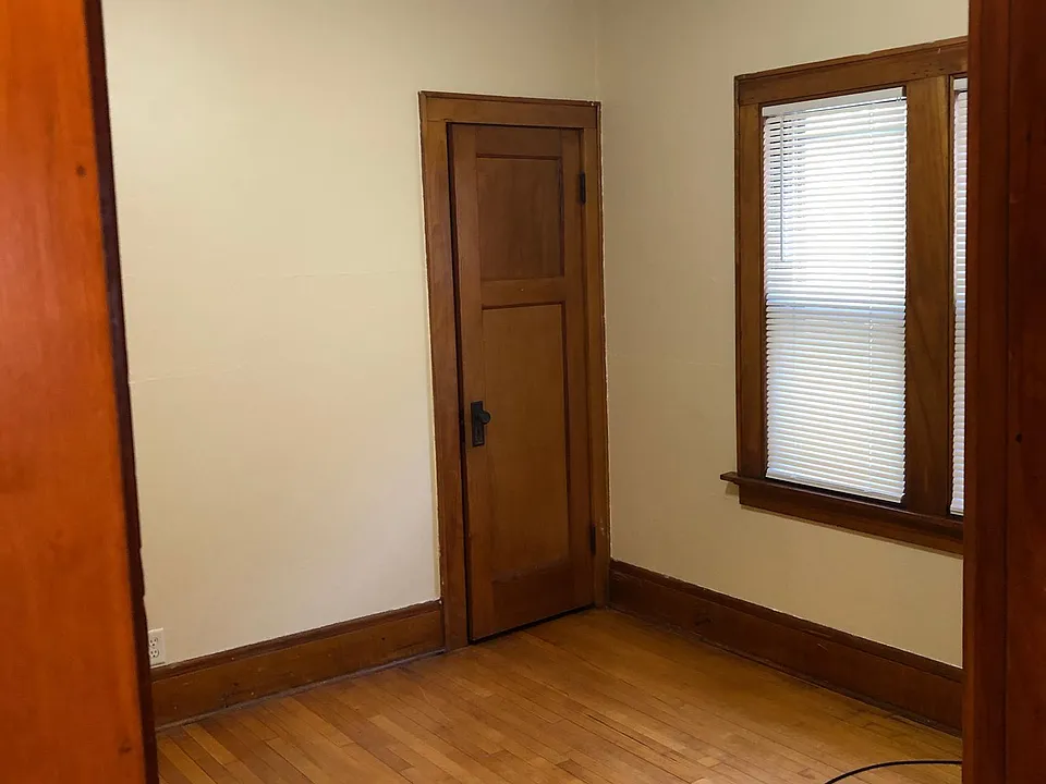 Middle bedroom