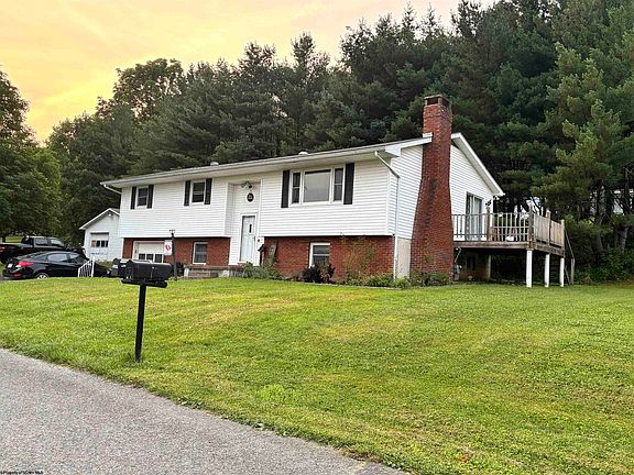 4th image of 222 Lee St
