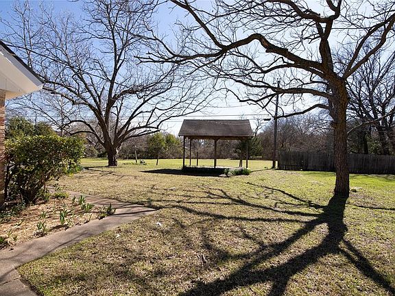 5th image of 601 Kiowa Cir