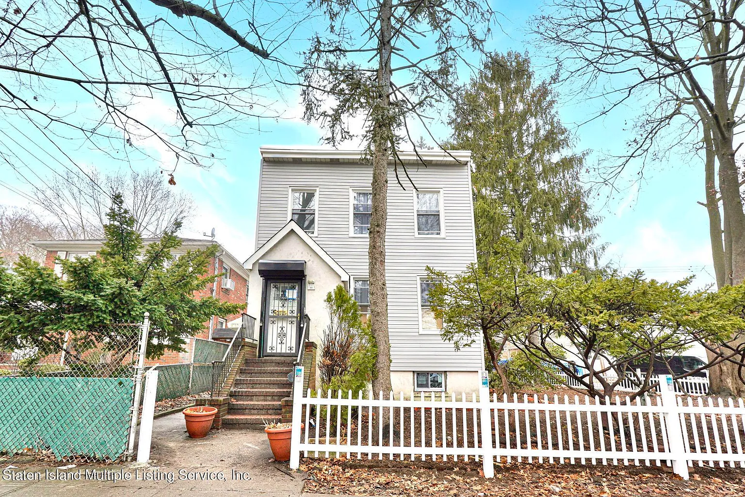 521 Vanderbilt Ave photo 1