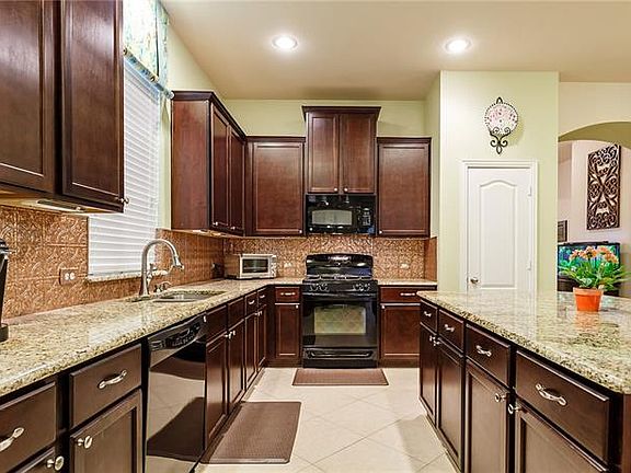 5th image of 204 Oriole Dr