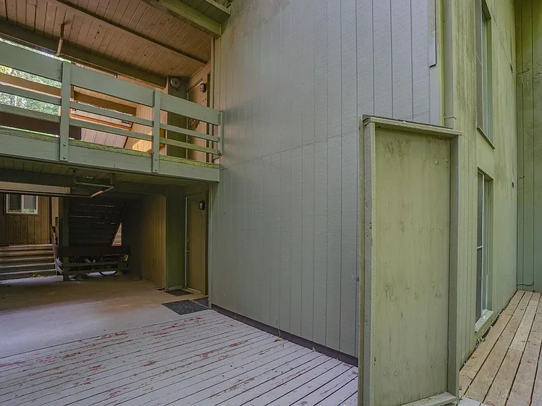 1239 SW Woods St — Photo 34
