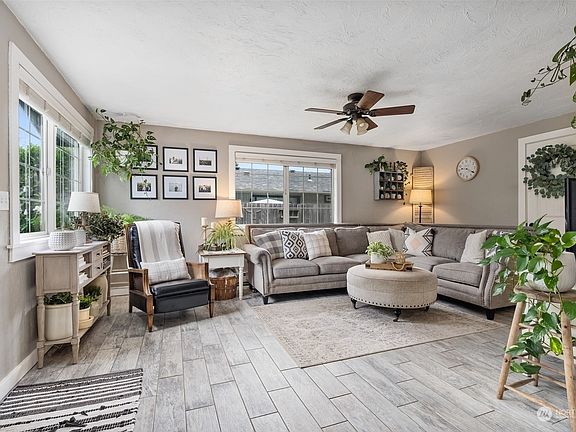 5th image of 358 Wichman Street S