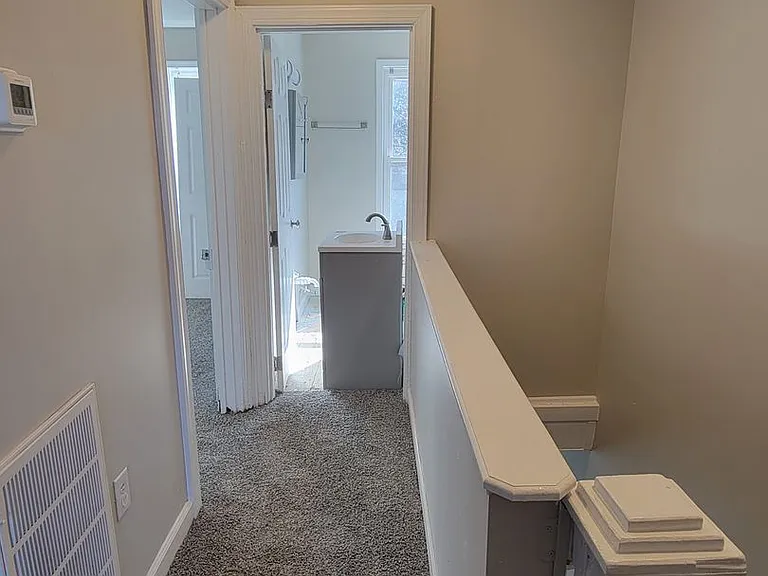 1709 Everett St — Photo 11