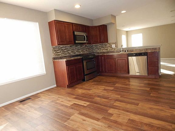 4th image of 411 W Streamwood Blvd