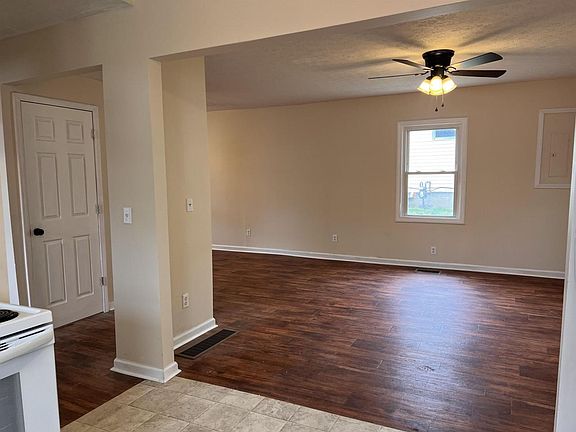 4th image of 2204 Beech St