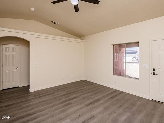 4th image of 2856 Glengarry Dr