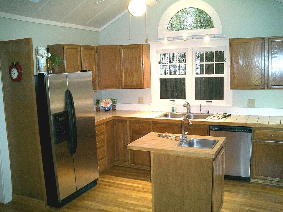 2nd image of 3002 Dale St