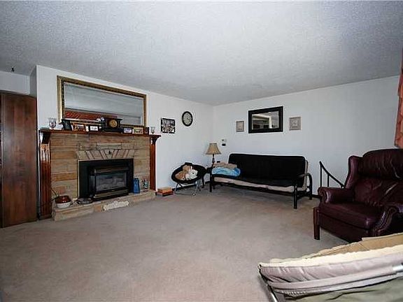3rd image of 1465 Birch Dr