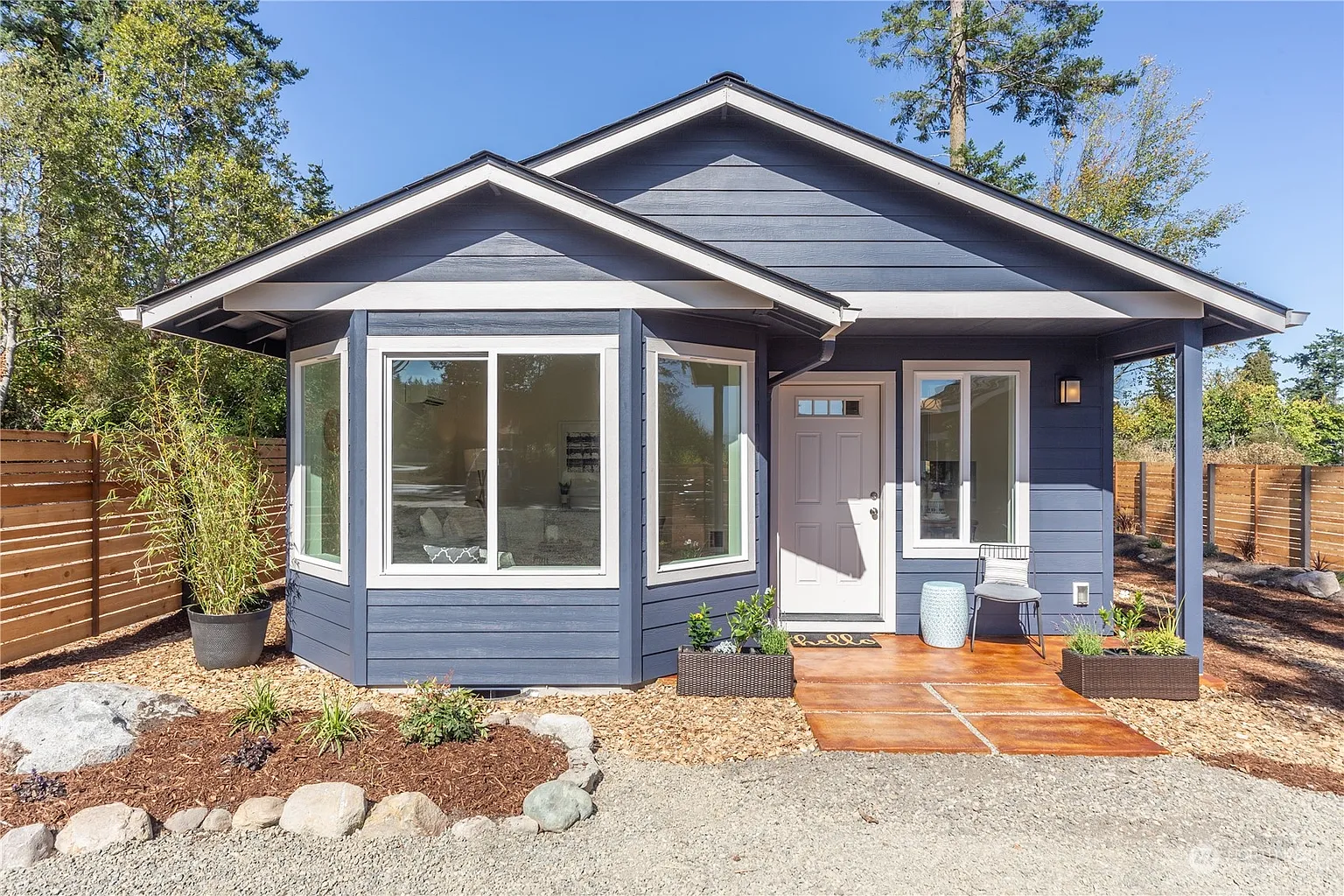 1486 Hastings Avenue photo 1