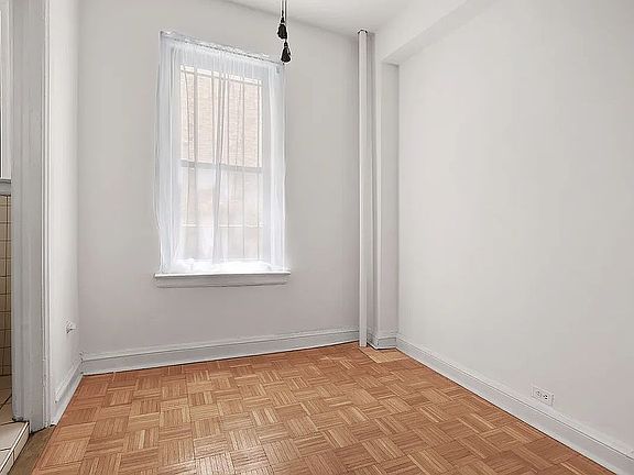 3rd image of 314 W 77th St APT 1A