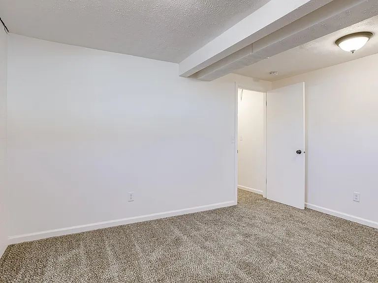 5312 N 48th Ave — Photo 18