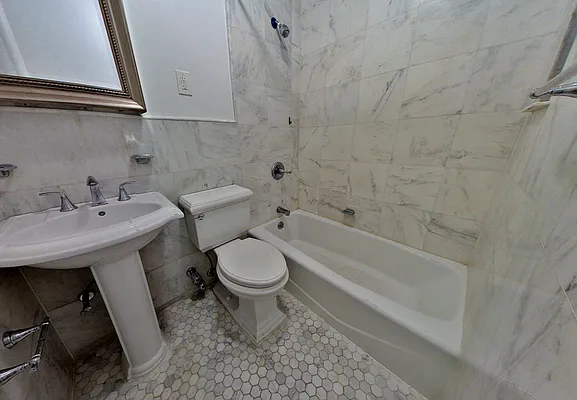 Rented by CitySites Real Estate Group | media 4