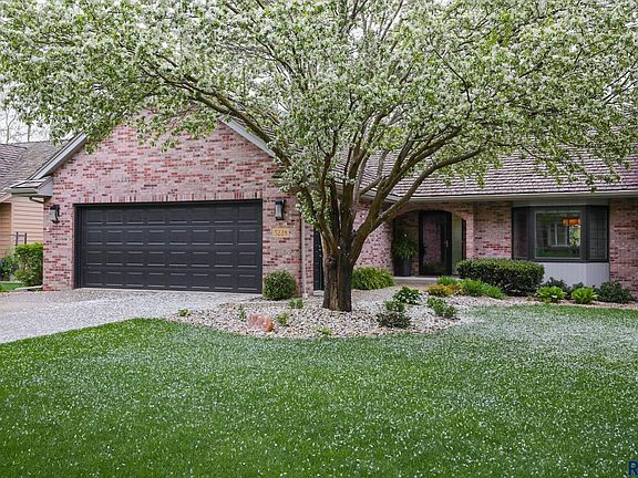 2nd image of 5228 S Sweetbriar Ct