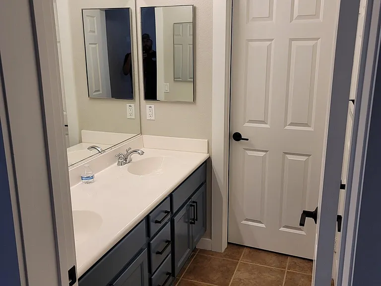 Jack & Jill with private tub/shower combo