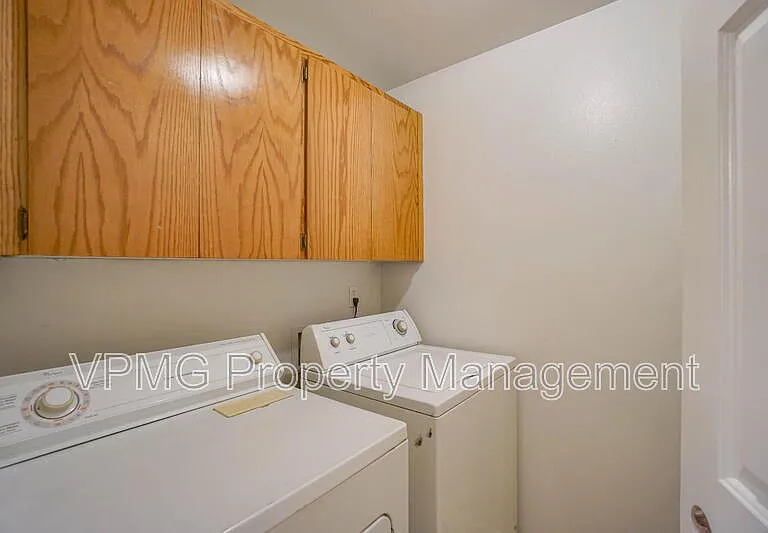 7608 NE 52nd St — Photo 5