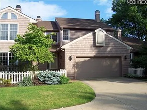 658 Isle View Dr, Akron, OH 44319