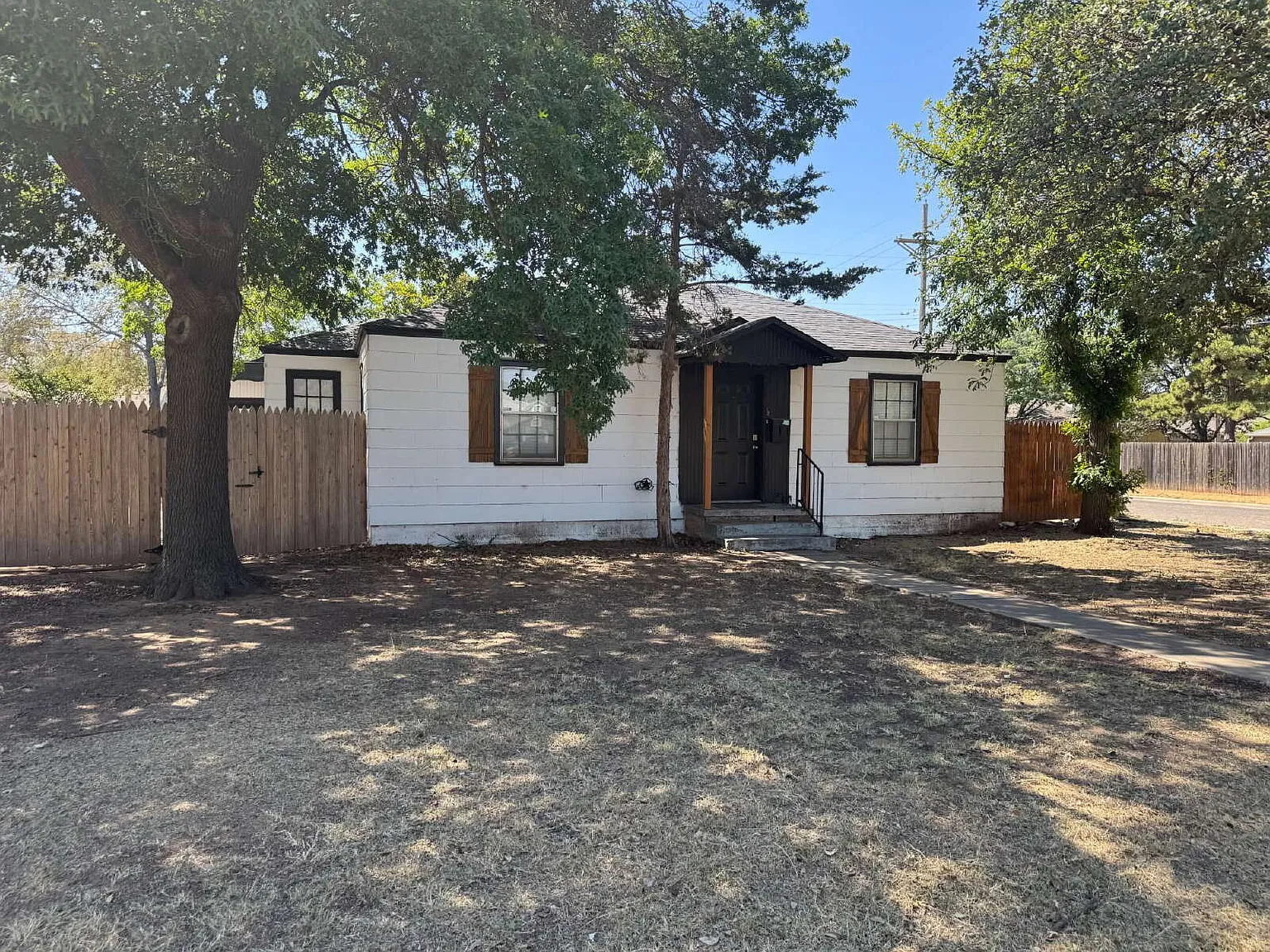 4 bed, 3.0 bath, 1892 sqft, $1,800 — Photo 1