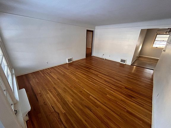 2nd image of 5416 Beacon Ave