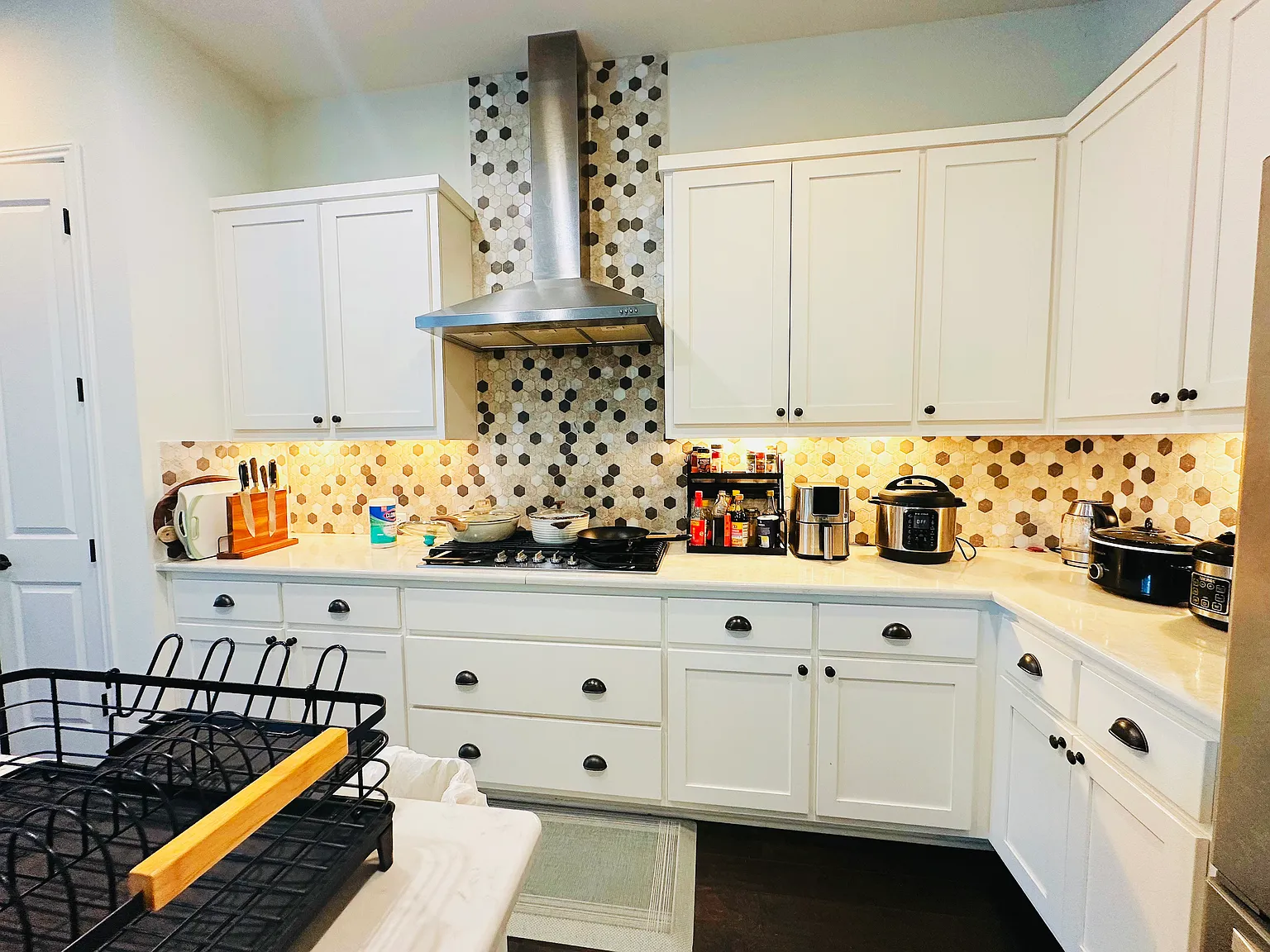 4 bed, 3.5 bath, 2700 sqft, $3,900 — Photo 4