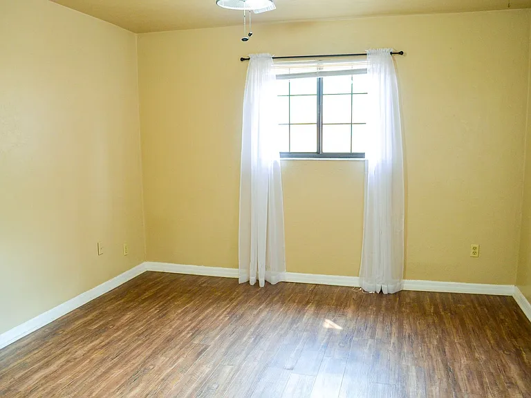5821 SW 8th Pl — Photo 21