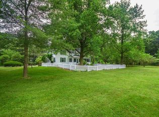 23 Pine Tree Ln, Old Westbury, NY 11568