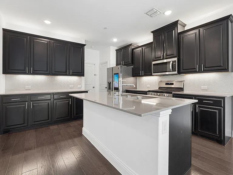 982 Mikaela Dr — Photo 6