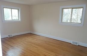 5th image of 4003 S Elm St