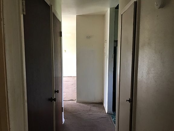 3rd image of 4315 Redstone Dr