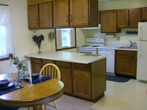223 Sherwood Sq, Essex Junction, VT 05452