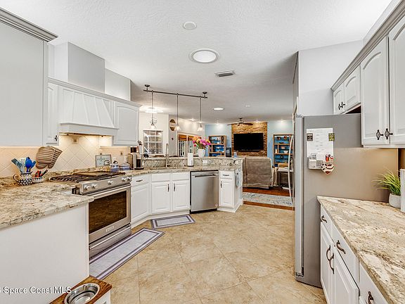 5th image of 3910 Wateroak Way