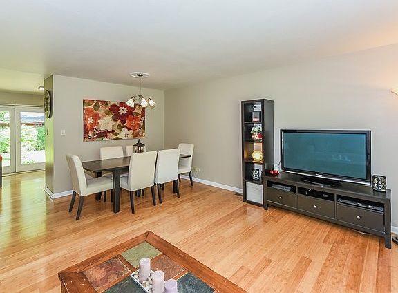 3rd image of 565 Woodlawn St