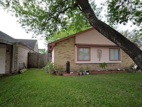 3rd image of 3718 Quitman Dr