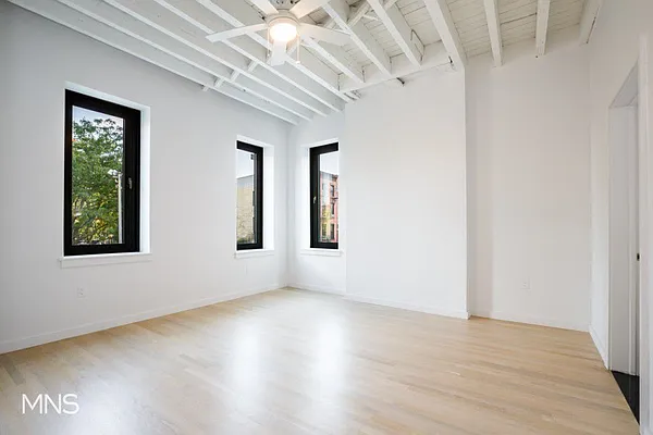 Rented by MNS | media 5