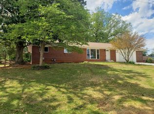 415 10th St, Dandridge, TN 37725