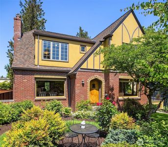 4832 NE 41st Street, Seattle, WA, 98105