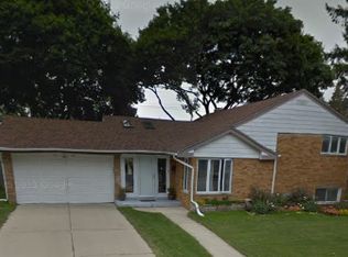 5707 Capri Ln, Morton Grove, IL 60053