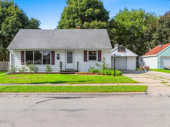 1335 San Jose Pl, Green Bay, WI 54303