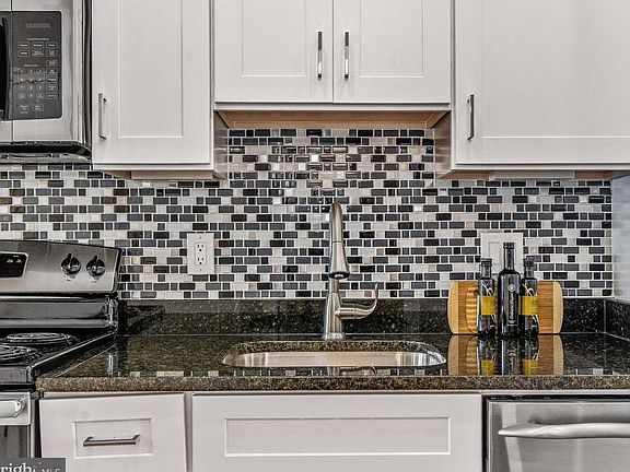 2nd image of 1247 Penn St NE APT 1