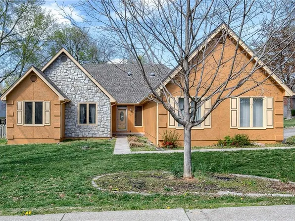 652 Butternut Ln, Liberty, MO 64068