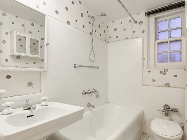 324 East 41st Street image 14 of 17