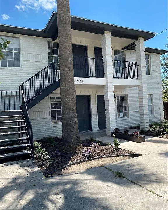 1921 W Hackberry Ave