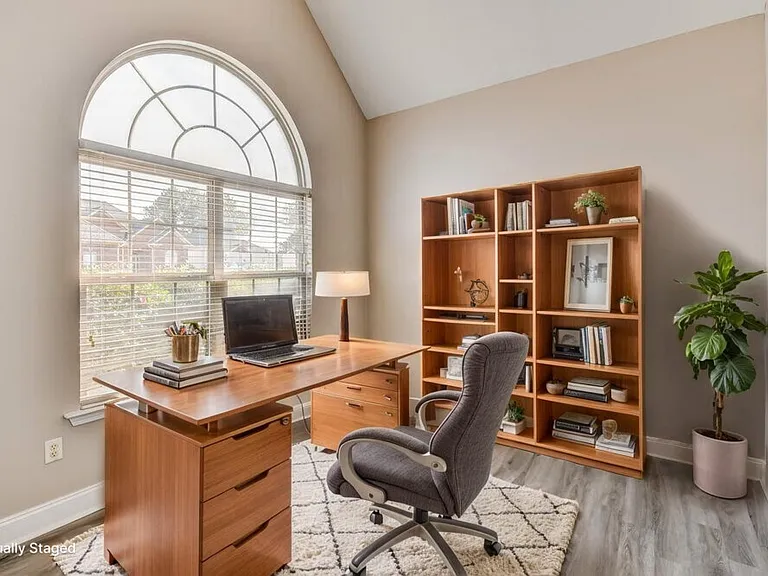 600 Waterford Ln — Photo 15
