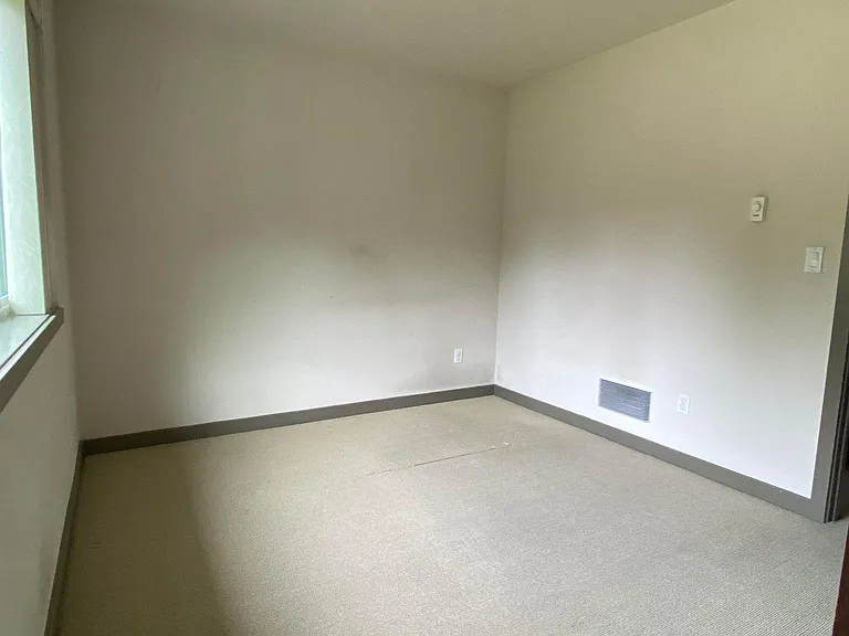 4034 Pasadena Pl NE — Photo 17
