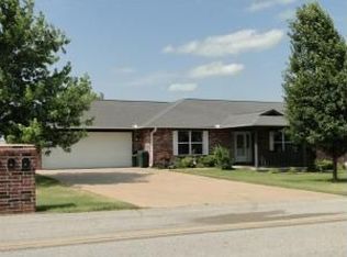 601 E 10th St, Grove, OK 74344