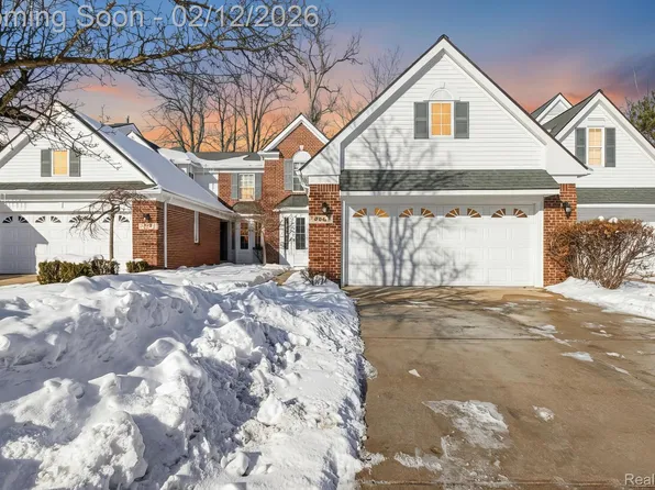 606 Shady Maple Dr, Wixom, MI 48393