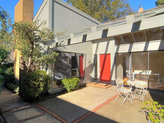 2nd image of 601 Elmhurst Cir