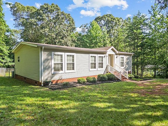 4th image of 223 Red Oak Dr